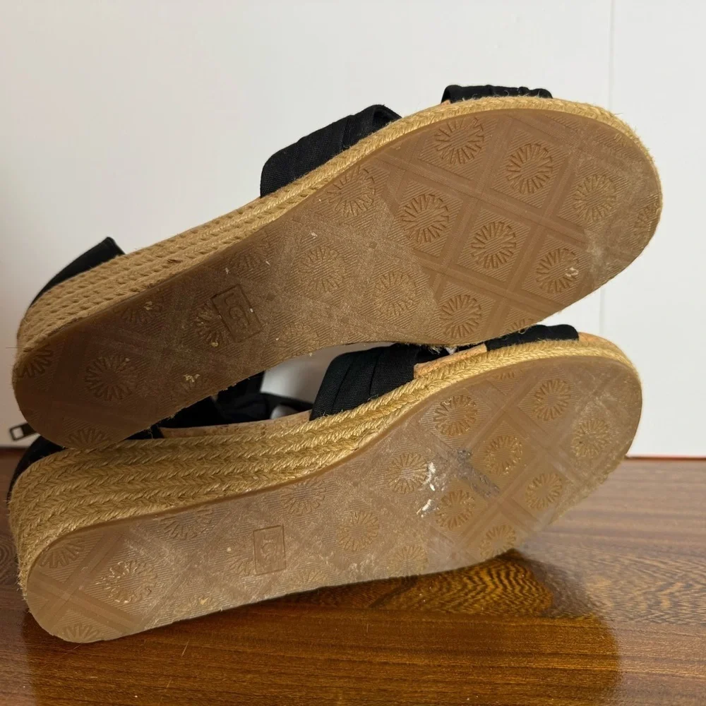 UGG chic black